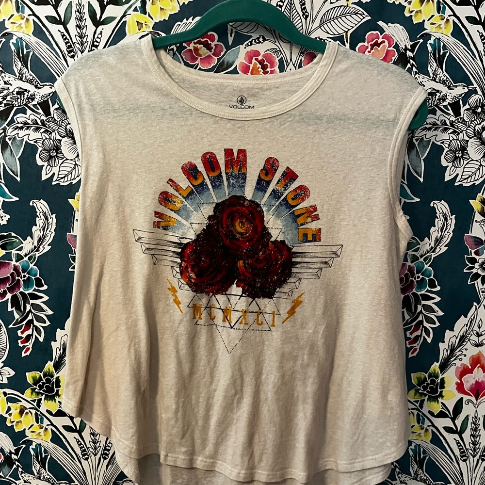 Volcom (s/m/10) Cream colored muscle tank. Fits women’s size 6.